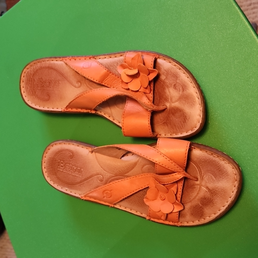 Born Flip Flops size 8 Orange